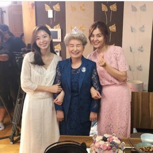 Park Soo-jin Instagram - 옥수당에 찾아온 
투샷이 너무 그리웠던 썽♡

#옥수동수제자#샘까지쓰리샷#심요정님생신#지원군#김성은#썽#태하엄마#오늘방송#8시20분#올리브#TVN