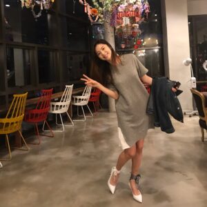 Park Soo-jin Instagram - 퇴근은 발랄하게 슝♡

#수고하셨습니다#꾸벅