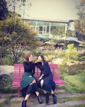 Park Soo-jin Instagram - 빵터짐♡

#쑤#썽#오랜만투샷