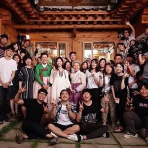 Park Soo-jin Instagram - 한분한분 너무 소중하고 감사합니다!
좋은 사람들과 일할 수 있다는 건 
큰 행운입니다!!
모두들 수고하셨습니다♡

#옥수동수제자#심영순선생님#유재환#박수진#좋은추억#사랑해요#자랑스런얼굴들#천사들