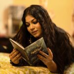 Parsa Evana Instagram - পৃথিবীর সবচেয়ে আনন্দময় জিনিসগুলির জন্যে কিন্তু টাকা লাগে না। বিনামূল্যে পাওয়া যায়। যেমন ধর জোছনা, বর্ষার দিনের বৃষ্টি, মানুষের ভালবাসা.......। হুমায়ূন আহমেদ, অপেক্ষা…..