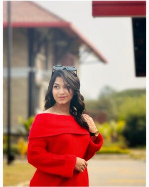 Parsa Evana Instagram - Hi , this is Faria From “Love buzz” 
See you this valentine❤️❤️❤️

Directed by @kajalarefinome 
#BoomFilms
#Club11