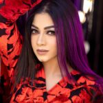 Parsa Evana Instagram - “A little contour and confidence.” MUA- @piyasbeautyessentials