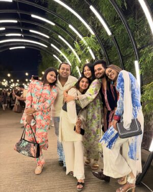 Parsa Evana Instagram - Whenever we get together it’s like we’ve never been apart.About last night with them 🤍