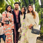 Parsa Evana Instagram - Whenever we get together it’s like we’ve never been apart.About last night with them 🤍