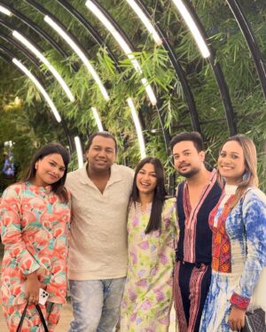 Parsa Evana Instagram - Whenever we get together it’s like we’ve never been apart.About last night with them 🤍