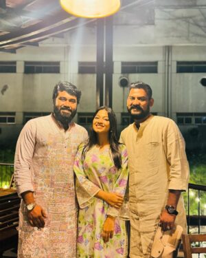 Parsa Evana Instagram - Whenever we get together it’s like we’ve never been apart.About last night with them 🤍