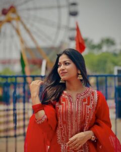 Parsa Evana Instagram - মিথ্যে কত গল্প সাজাই ,বদলে বদলে বেশ। সময় শুধু বলতে পারে কি হবে “শেষমেশ”। ধন্যবাদ দর্শক ।আপনাদের ভালোবাসায় বেঁচে থাকতে চাই । ❤️
