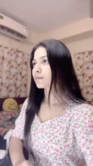 Parsa Evana Instagram - My daily skincare routine with ho to makeup look .. 
#glowandlovely #serumincreamglow