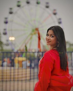 Parsa Evana Instagram - মিথ্যে কত গল্প সাজাই ,বদলে বদলে বেশ। 
সময় শুধু বলতে পারে কি হবে “শেষমেশ”। 

ধন্যবাদ দর্শক ।আপনাদের ভালোবাসায় বেঁচে থাকতে চাই । ❤️
