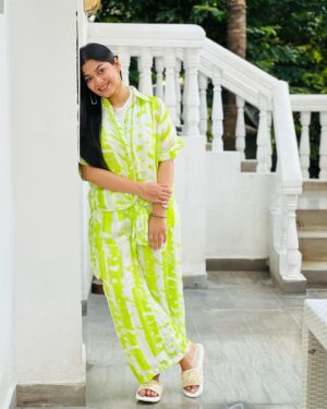 Parsa Evana Instagram - He knows what looks good on me 😊
In love with this outfit ❤️