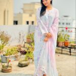 Parsa Evana Instagram - Behind every sweet smile there is a bitter sadness that no one can ever see and feel.. Eid Mubarak 🤍