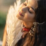 Parsa Evana Instagram - কাজল চোখের মেয়ে আমার দিবস কাটে, বিবশ হয়ে তোমার চোখে চেয়ে। Coming soon ❤️ 📸 Omar Farukh Titu