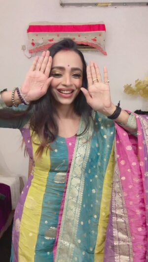 Parul Chauhan Instagram - Halchal 🥰🥰🥰🥰🥰🥰🥰🥰🥰

Thank you so much @the_closet07_by_karishma for this beautiful suit 🥰🥰🥰🥰🥰🥰🥰🥰🥰🥰🥰🥰