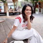 Patcharasri Benjamas Instagram - ที่นิ่งๆ ไม่ได้หยิ่ง แต่กลัวยิ้มแล้วทำคนอื่นใจสั่น