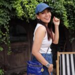 Patcharasri Benjamas Instagram - ถ้าเบื่อนั่งมองเขา มานั่งมองเราก็ได้นะ