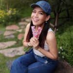 Patcharasri Benjamas Instagram - ถ้าเบื่อนั่งมองเขา มานั่งมองเราก็ได้นะ