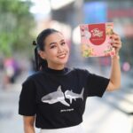 Patcharasri Benjamas Instagram - ได้ของขวัญกันรึยัง? 😍🧑‍🎄🌈❤️ โปรตีน 8 รสชาติในกล่องของขวัญน่ารัก จัดไป! @superyouthailand