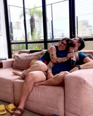 Patrícia dos Reis Instagram - Hoje é aniversário do cara mais legal do mundo vulgo moreno @uptothales 🎂🎈🎉 

Parabéns amor! Que seja um novo ciclo repleto de coisas boas pois você é um cara f*da e merece tudo de melhor sempre!!! 🥰😍

Obrigada por compartilhar sua vida comigo, te amo ❤️