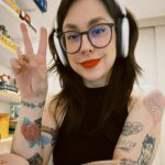 Patrícia dos Reis Instagram - Saudades de fazer uns rabiscos novos 🥺🥺 ps: em choque com o tamanho do meu cabelo 💇🏻‍♀️