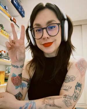 Patrícia dos Reis Instagram - Saudades de fazer uns rabiscos novos 🥺🥺

ps: em choque com o tamanho do meu cabelo 💇🏻‍♀️