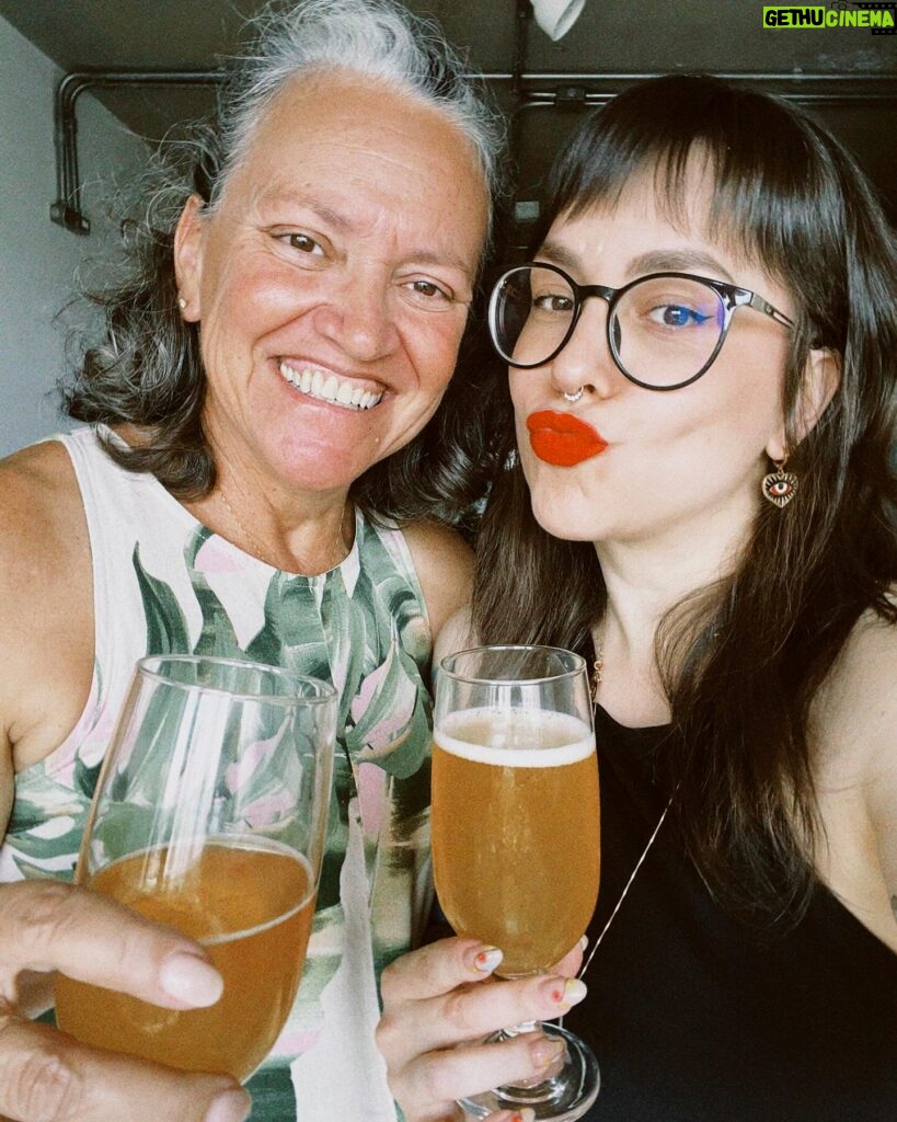 Patrícia dos Reis Instagram - Saúde migos! 🍻