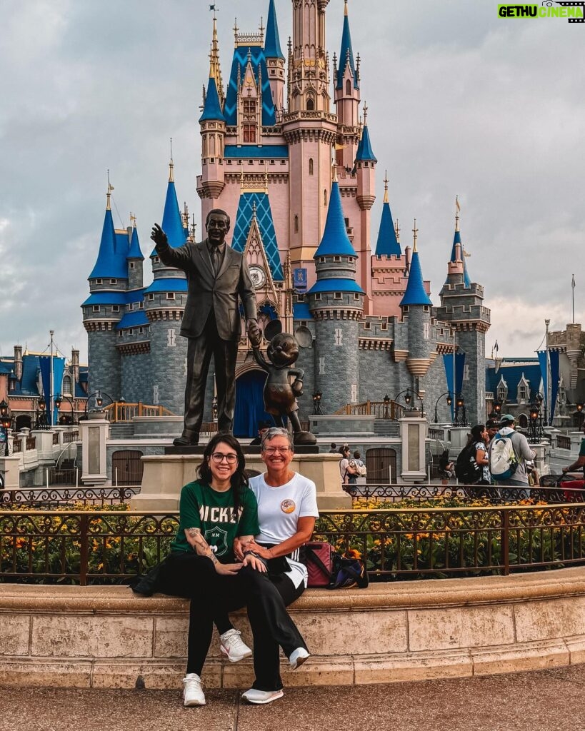 Patrícia dos Reis Instagram - Mãe, a uns bons 20 anos a gente sonhava com esse momento e hoje ele finalmente virou realidade 🥹❤️ Te amo mto @mcristinaday ❤️