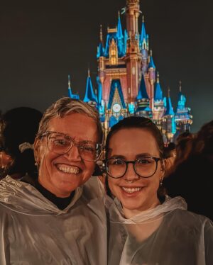 Patrícia dos Reis Instagram - Mãe, a uns bons 20 anos a gente sonhava com esse momento e hoje ele finalmente virou realidade 🥹❤️

Te amo mto @mcristinaday ❤️