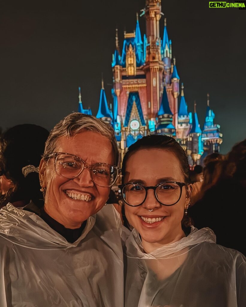 Patrícia dos Reis Instagram - Mãe, a uns bons 20 anos a gente sonhava com esse momento e hoje ele finalmente virou realidade 🥹❤️ Te amo mto @mcristinaday ❤️