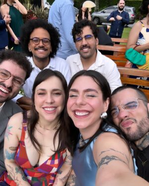 Patrícia dos Reis Instagram - 📸 asfotosdafestaficaramotimas.jpg 

@carolmoreira3 e @beto.caliman que vcs sigam sendo mto felizes migos ❤️❤️

#carolebeto