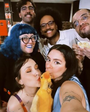 Patrícia dos Reis Instagram - 📸 asfotosdafestaficaramotimas.jpg 

@carolmoreira3 e @beto.caliman que vcs sigam sendo mto felizes migos ❤️❤️

#carolebeto