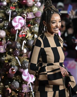 Patricia Allison Instagram - Had lots of fun in the London premiere of WONKA ✨ well done to cast & crew. 

Swipe to see me demonstrate how to truly eat from a chocolate fountain.. 😝 

Shout out to my creatives: 
@carolinebarnesmakeup 
@alexandriastylist
✨✨✨
Outfit @awake_mode
Bag @malonesouliers

@WarnerBrosUK #WonkaMovie 
 @RunRaggedUK 💋