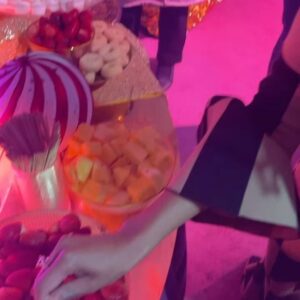 Patricia Allison Instagram - Had lots of fun in the London premiere of WONKA ✨ well done to cast & crew. 

Swipe to see me demonstrate how to truly eat from a chocolate fountain.. 😝 

Shout out to my creatives: 
@carolinebarnesmakeup 
@alexandriastylist
✨✨✨
Outfit @awake_mode
Bag @malonesouliers

@WarnerBrosUK #WonkaMovie 
 @RunRaggedUK 💋
