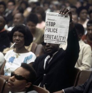 Patricia Allison Instagram - How long must this go on? 
We’re all human beings first and foremost; we cannot keep turning a blind eye to the dehumanisation of, & violence against the Black community. Let’s keep fighting for Freedom and Equality.  #nojusticenopeace✊🏾 📷 @shoppeblack