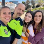 Patricia Montero Instagram - ✌🏻 Se puede decir que el traje de poli me gusta (no es la 1°vez que me lo pongo en ficción) y Rocío me divierte mucho, pero compartir grabación con esta pandilla supera con creces el uniforme 👮‍♀️ Lo que me he podido yo reír en el coche patrullando con este señor @feleman Gracias compis por las risas y los ratos! @raquelguerrero1 @paulagallegoficial #MachosAlfa2 ¿Os está gustando la 2° temporada de #MachosAlfa ? @contubernio_producciones @netflixes