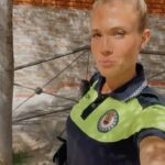 Patricia Montero Instagram - ✌🏻 Se puede decir que el traje de poli me gusta (no es la 1°vez que me lo pongo en ficción) y Rocío me divierte mucho, pero compartir grabación con esta pandilla supera con creces el uniforme 👮‍♀️ Lo que me he podido yo reír en el coche patrullando con este señor @feleman Gracias compis por las risas y los ratos! @raquelguerrero1 @paulagallegoficial #MachosAlfa2 ¿Os está gustando la 2° temporada de #MachosAlfa ? @contubernio_producciones @netflixes