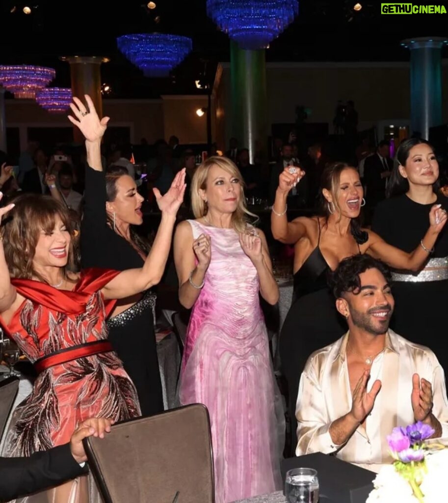 Paula Abdul Instagram - MC’ed last year’s Homeless Not Toothless Gala, joined by these gorgeous ladies 💎 @hntorg provides free dental care to those in need in the greater LA area! 🦷 Watch on tonight’s episode of #RHOBH at 8/7pm central! Makeup: @callitodeh Hair: @glitzingup Dress: @hermz__la