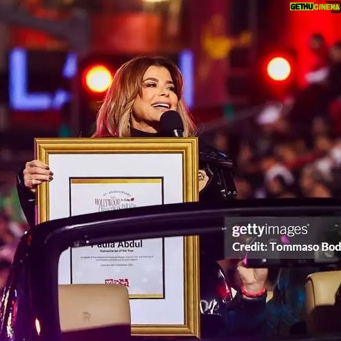 Paula Abdul Instagram - It was such an honor to be recognized as the 2023 Humanitarian of the Year at the #HollywoodChristmasParade!🙏🏼🎄✨The iconic parade will air in primetime on @thecw on December 15th!