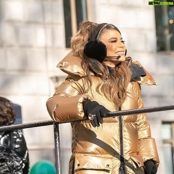 Paula Abdul Instagram - Reminiscing on the @macys Thanksgiving Day Parade last year on the @jennieo float! There is so much to be thankful for in this life. I am thankful for all of YOU! Happy Thanksgiving! - XoP 🙏🏼🦃💕