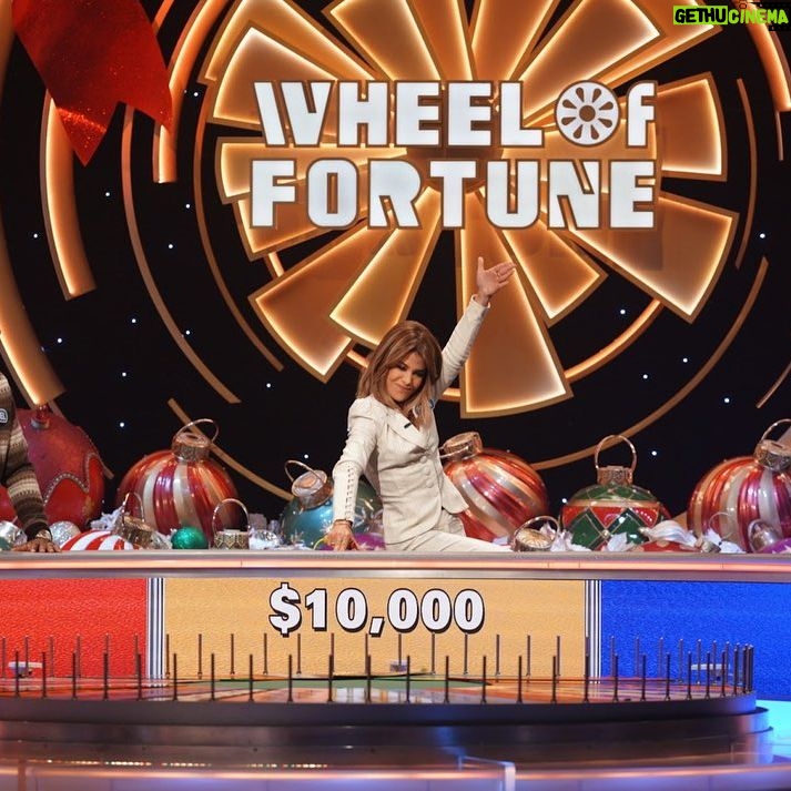 Paula Abdul Instagram - Be sure to tune in on Wednesday, December 13th at 9/8c on @abcnetwork to see my episode of #CelebrityWheelOfFortune as I compete against @mattrogerstho & @comedianlilrel 💕 @celebritywheeloffortune