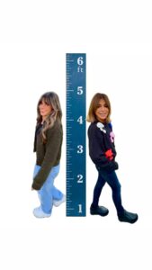 Paula Abdul Instagram - Short = FUNSIZED✨ Who can relate? #wereshort #shortgirlproblems #trend #paulaabdul #kaushacampbell