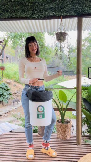 Paula Bolatti Instagram - Compostar es una forma poderosa de reducir residuos y enriquecer el suelo. Únete a Trueque verde en octubre, recibirás una bolsita de compost de regalo 💖♻️🌍