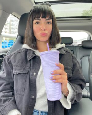 Paula Bolatti Instagram - Me combinan con el vaso 💅🏻 @_monilissima 💜