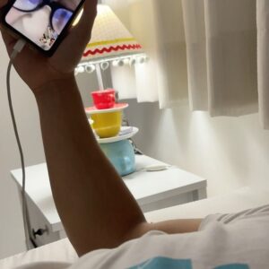 Paula Stephânia Instagram - JUNHO 🌻
1- transformei uma boneca de 3 reais na nova ariel
2- voltando da minha viagem dos sonhos
3- sai do Japão mas o Japão não saiu de mim
4- Nicolas se revelando como desenhista 
5- loucona sem dormir antes do meu corpo acostumar de novo com o fuso 
6- Conhecendo a capital
7- desenhando minha nova Kokeshi 
8- Ravi vem aí! Meu primeiro sobrinho! 
9- Festa da Ayla
10- abuelita mas linda del mundo!
