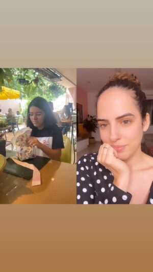 Paula Stephânia Instagram - A Cecília ganhou um ingresso pra nossa oficina de arte em Recife de aniversário e essa foi a reação dela 😍
Que família linda! Isso faz valer a pena todas as minhas cicatrizes de cola quente e estilete, todos os feriados e FDS gravando, todos os bastidores que não mostro tanto mas é um corre bem corrido! Haha! Manter um canal de artes não e fácil mas eu amo! Dou o meu melhor pra vcs e recebo o melhor de vcs em troca também! Me fazem tão feliz! Muito obrigada por existirem na minha vida! Amo muito vcs! 🌻
Ahhh e ainda temos algumas vagas pras oficinas de Recife e Rio de Janeiro! 
Ingressos a venda em www.Stephania.com.br

Beijujubasss🌻🌻🌻