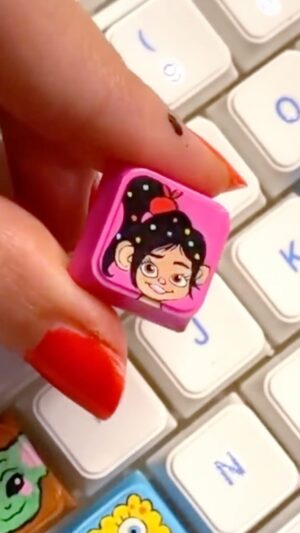 Paula Stephânia Instagram - E aiiii, qual a próxima tecla e personagem?