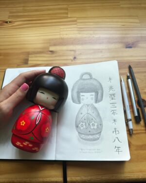 Paula Stephânia Instagram - JUNHO 🌻
1- transformei uma boneca de 3 reais na nova ariel
2- voltando da minha viagem dos sonhos
3- sai do Japão mas o Japão não saiu de mim
4- Nicolas se revelando como desenhista 
5- loucona sem dormir antes do meu corpo acostumar de novo com o fuso 
6- Conhecendo a capital
7- desenhando minha nova Kokeshi 
8- Ravi vem aí! Meu primeiro sobrinho! 
9- Festa da Ayla
10- abuelita mas linda del mundo!
