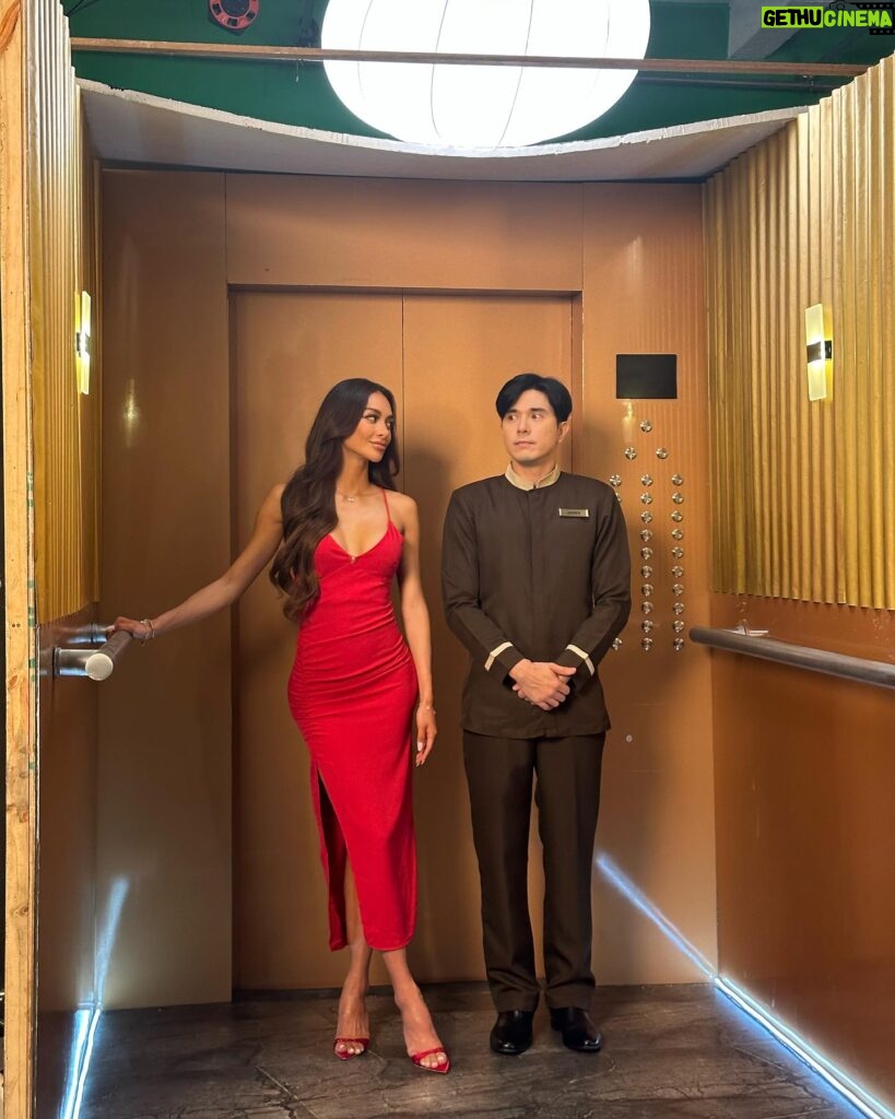 Paulo Avelino Instagram - Filed under layouts that didn’t work in the promo shoot but our movie does 🥰🫶🏼 #elevator