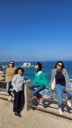 Paz Bascuñan Instagram - Me faltan palabras para describir la belleza de esta aventura! Recorrer nuestro pais, de norte a sur, gozar  con el encanto, entusiasmo y amabilidad de la gente  de región. Recorrer paisajes maravillosos, probar comidas, agradecer todas las risas, el cariño y los aplausos.  Disfrutar con estas actrices a quienes amo con el alma. 
Próximas fechas 
24 de junio #Iquique, 
22 de julio #valdivia, 
27 de julio #arica, 
29 de julio #santiago, 
14 de agosto #temuco, 
Entradas por ticketpro

Gracias @bayoproducciones y @tikigroup_ por este sueño cumplido ❤️#sosmamislagira #sosmamisteatro @sosmamis @tamaraacostazambra @loretoaravena @jennycavallooficial