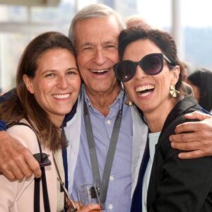 Paz Bascuñan Instagram - ¡Manera de amarlos! 
¿Algo mejor que la familia? 
Aquí con mi papá y mi hermana, encantadores, entretenidos, apañadores, entusiastas, graciosos, originales, brillantes. Gracias vida por darme tanto. 🙌
#mipapá #mishermanas #mifamilia #misamores
Foto de nuestro querido @jesusinostroza_fotografia 🌞❤️